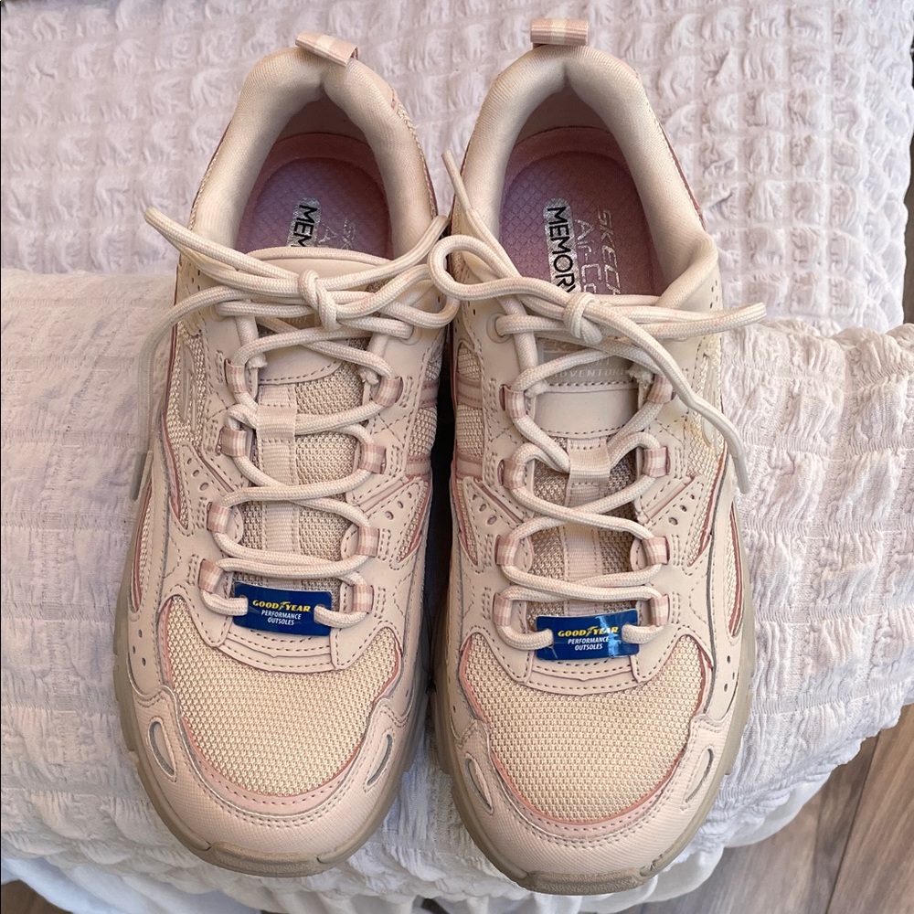 NWOT Skechers D’Lites Hiker, Echo Lake Light Pink Sneakers